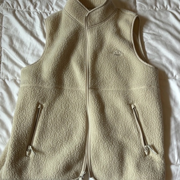 Aritzia Jackets & Blazers - Aritzia Cream Fleece Vest